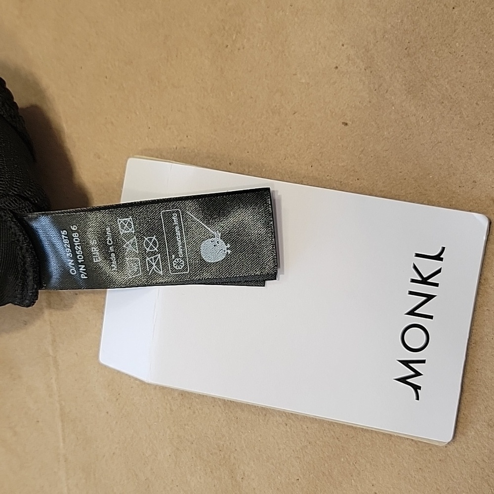 Monki Size S Black Ribbed Shelf / Sports Bra. New With Tag — image 5 of 7
